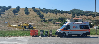 San Benedetto - SS16, scooterista sbalzato contro un palo dopo impatto con auto